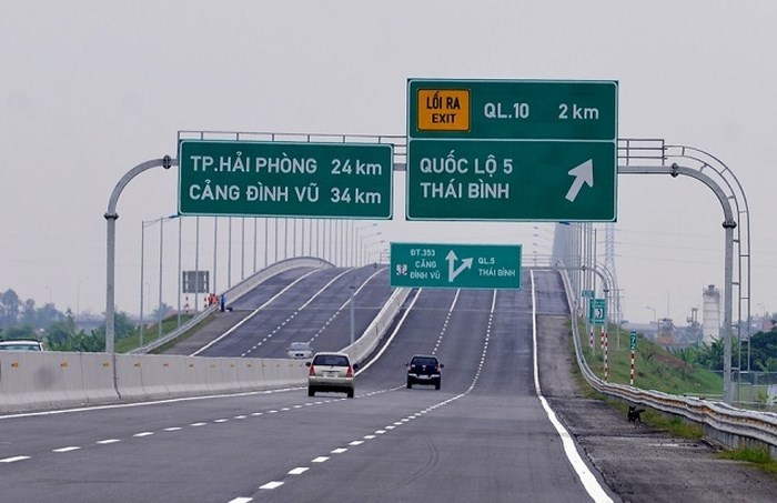 Cấm người đi bộ đi trên đường cao tốc